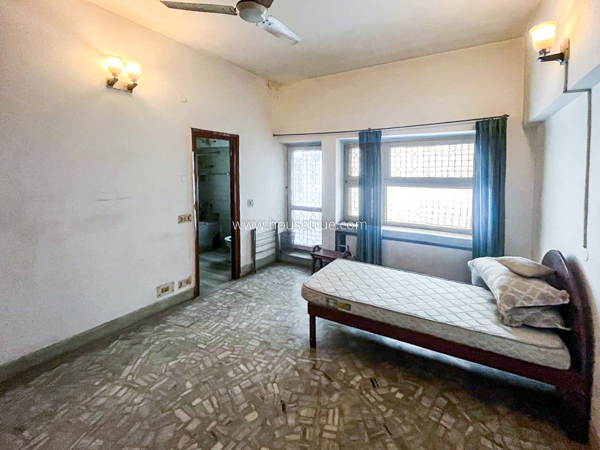 2 BHK Flat For Rent in Defence Colony