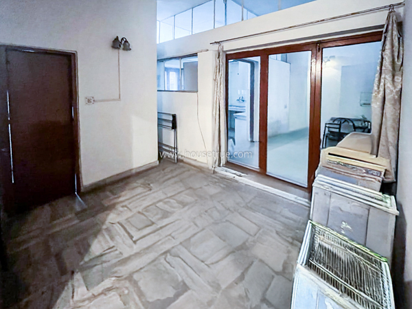 2 BHK Flat For Rent in Defence Colony