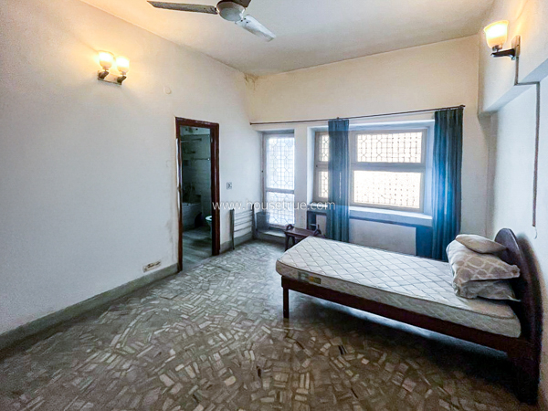 2 BHK Flat For Rent in Defence Colony