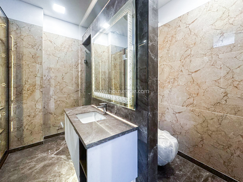 4 BHK Flat For Rent in Defence Colony