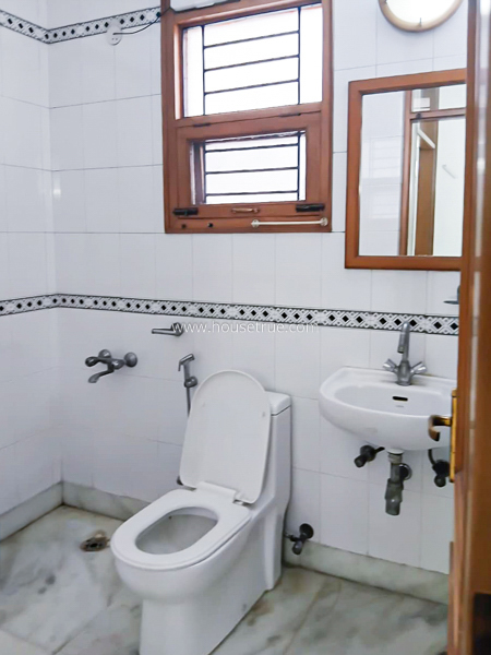 3 BHK Flat For Rent in Defence Colony