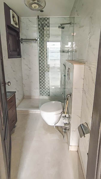 4 BHK Flat For Rent in Defence Colony