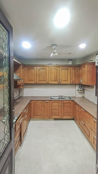 4 BHK Flat For Rent in Defence Colony