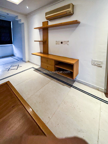 4 BHK Flat For Rent in Defence Colony