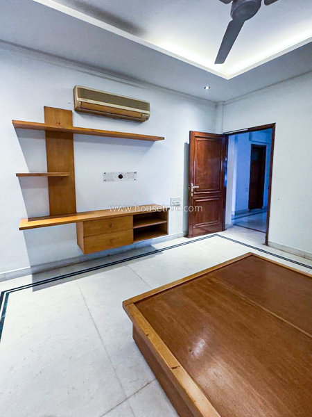 4 BHK Flat For Rent in Defence Colony