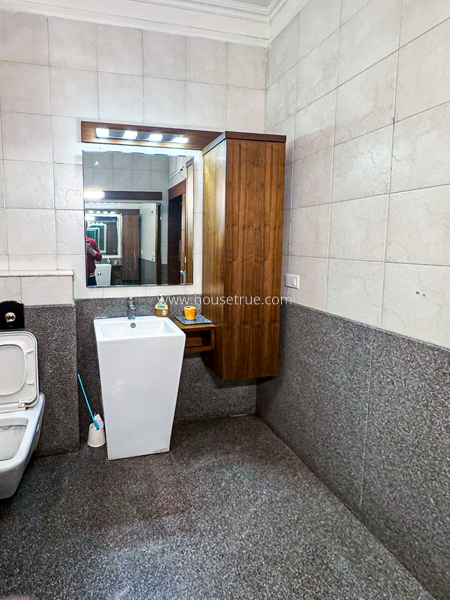 4 BHK Flat For Rent in Defence Colony