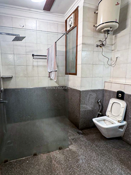 4 BHK Flat For Rent in Defence Colony