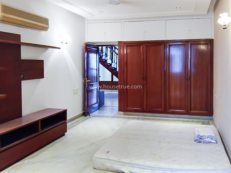 4 BHK Flat For Rent in Defence Colony