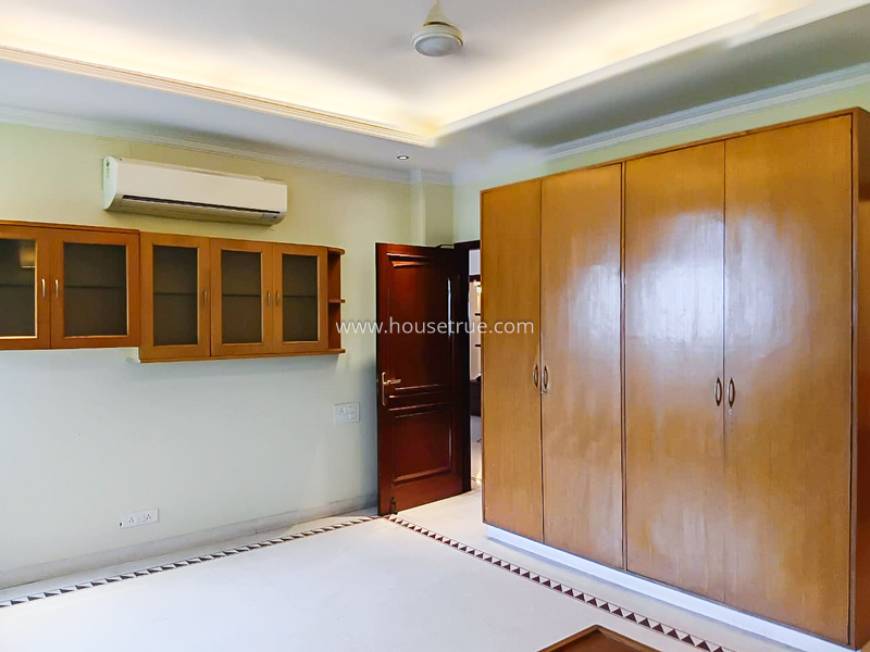 4 BHK Flat For Rent in Defence Colony