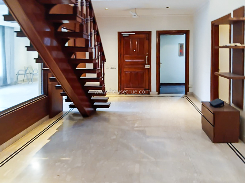 4 BHK Flat For Rent in Defence Colony