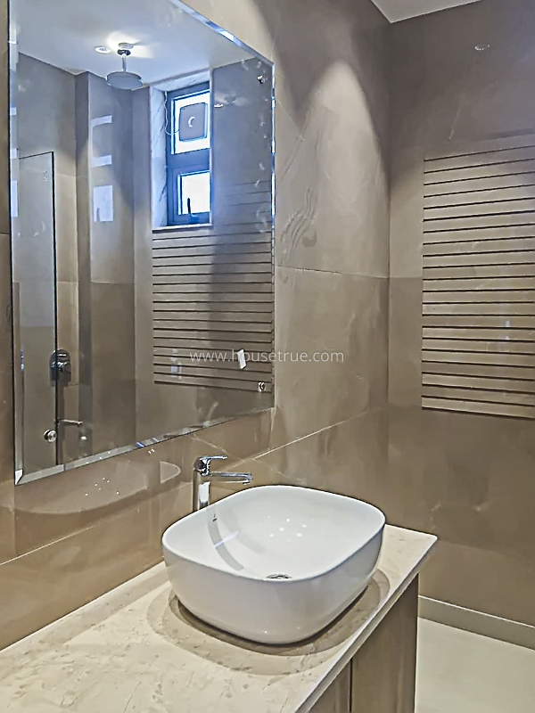 3 BHK Flat For Rent in Defence Colony