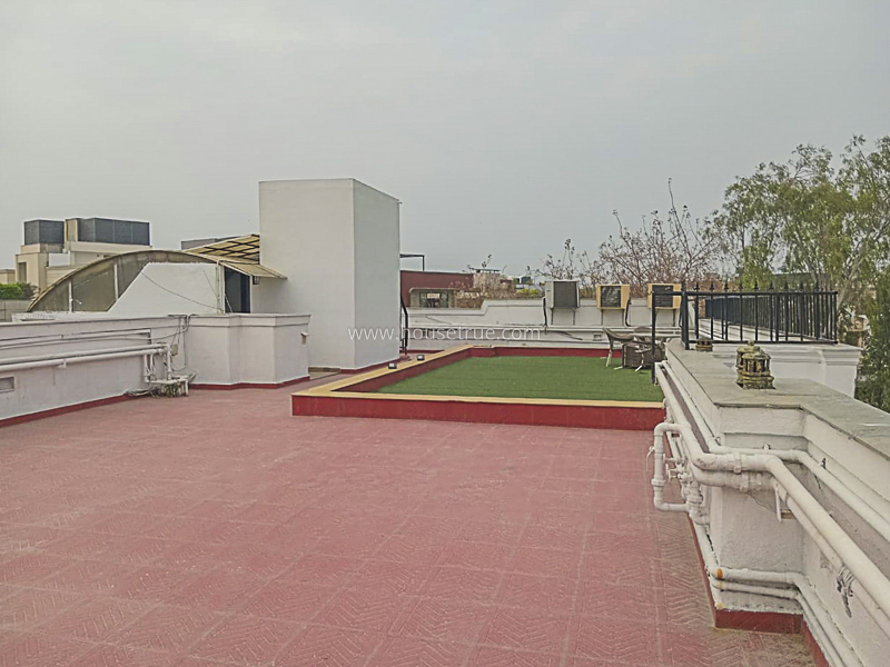 4 BHK Flat For Rent in South Extension 2