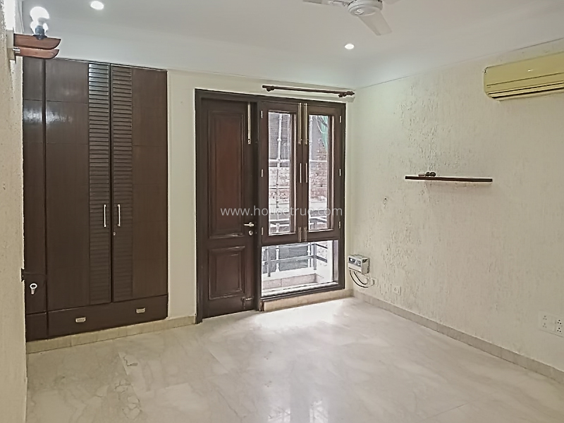 4 BHK Flat For Rent in South Extension 2