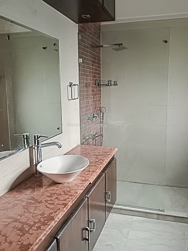 4 BHK Flat For Rent in South Extension 2