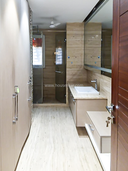 3 BHK Flat For Rent in Defence Colony