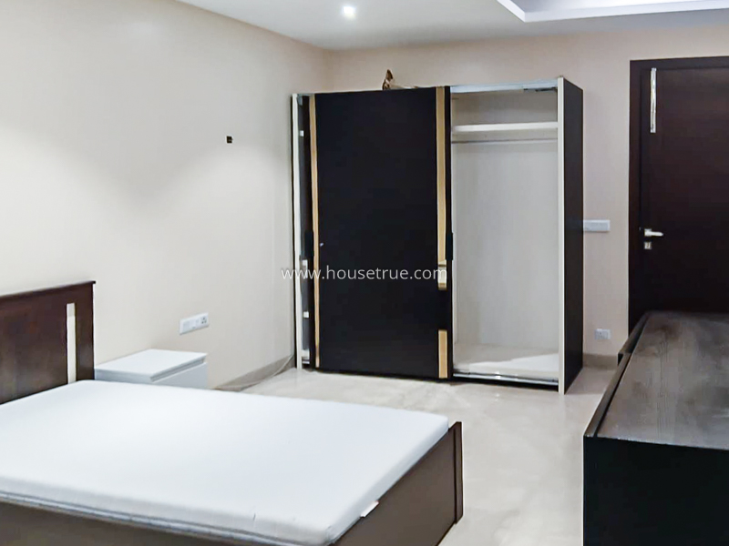 3 BHK Flat For Rent in Defence Colony