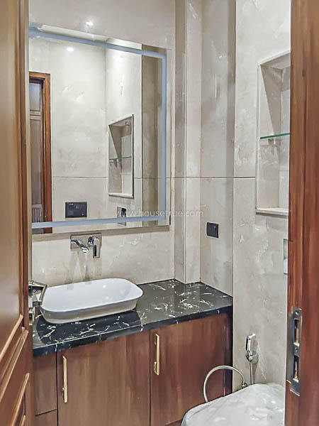 3 BHK Builder Floor For Rent in Defence Colony