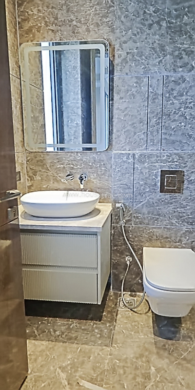 3 BHK Flat For Rent in Defence Colony