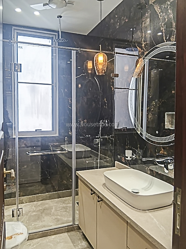 4 BHK Flat For Rent in Defence Colony