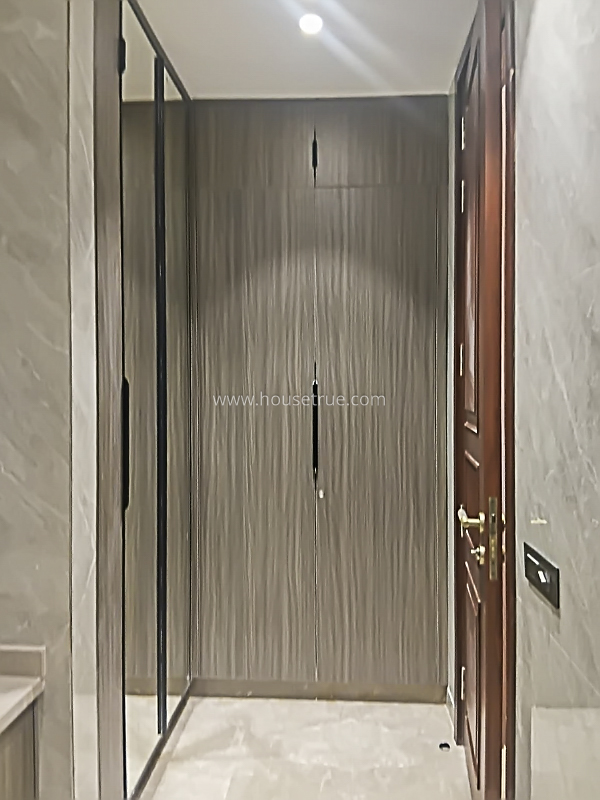 4 BHK Flat For Rent in Defence Colony