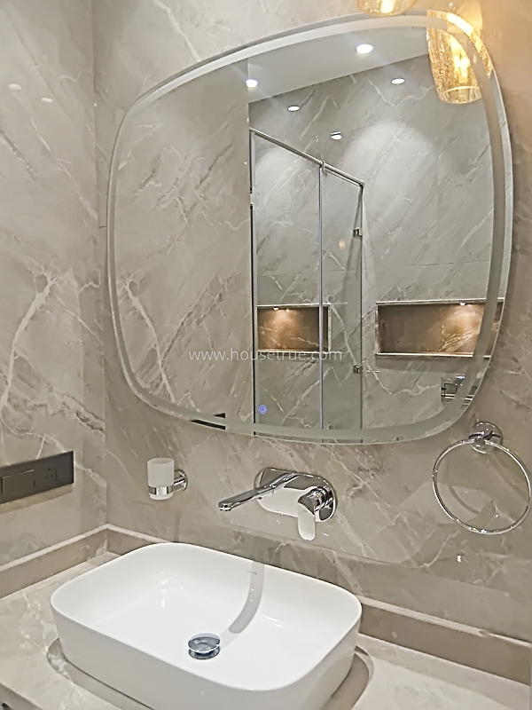 4 BHK Flat For Rent in Defence Colony