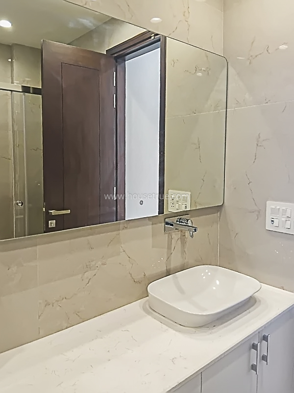 3 BHK Flat For Rent in Defence Colony