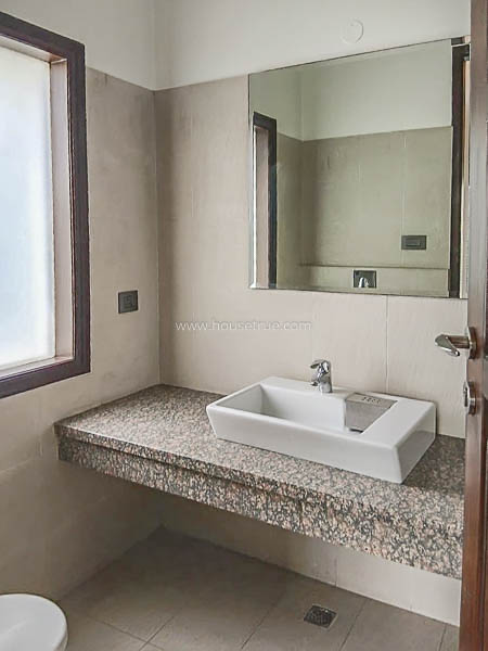 1 BHK Flat For Rent in Golf Links