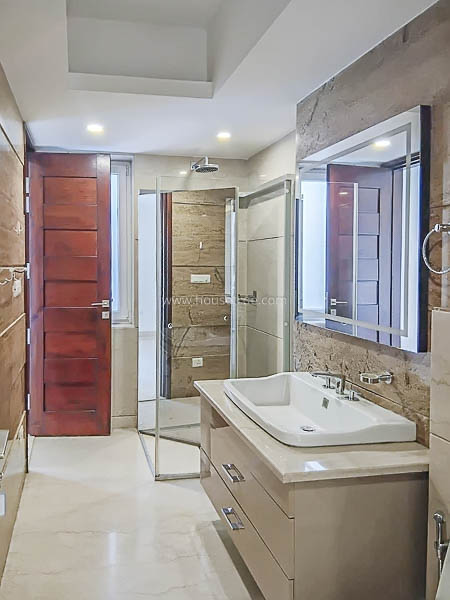 3 BHK Builder Floor For Rent in Chanakyapuri
