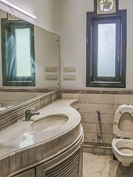 2 BHK Flat For Rent in Defence Colony