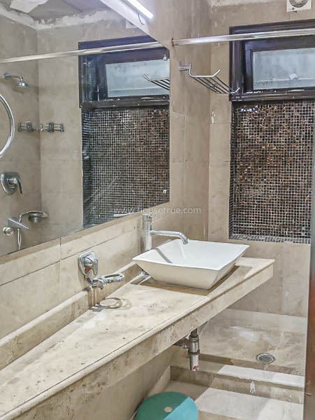 2 BHK Flat For Rent in Defence Colony