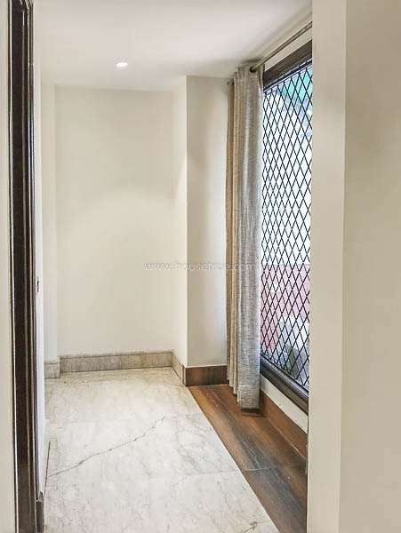 2 BHK Flat For Rent in Defence Colony