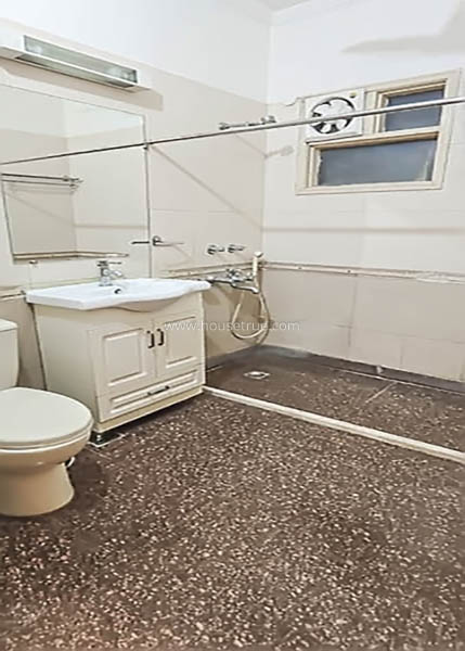 3 BHK Flat For Rent in Defence Colony