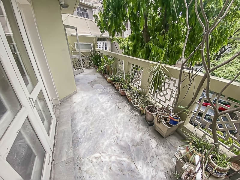 3 BHK Flat For Rent in Nizamuddin East
