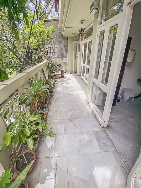 3 BHK Flat For Rent in Nizamuddin East