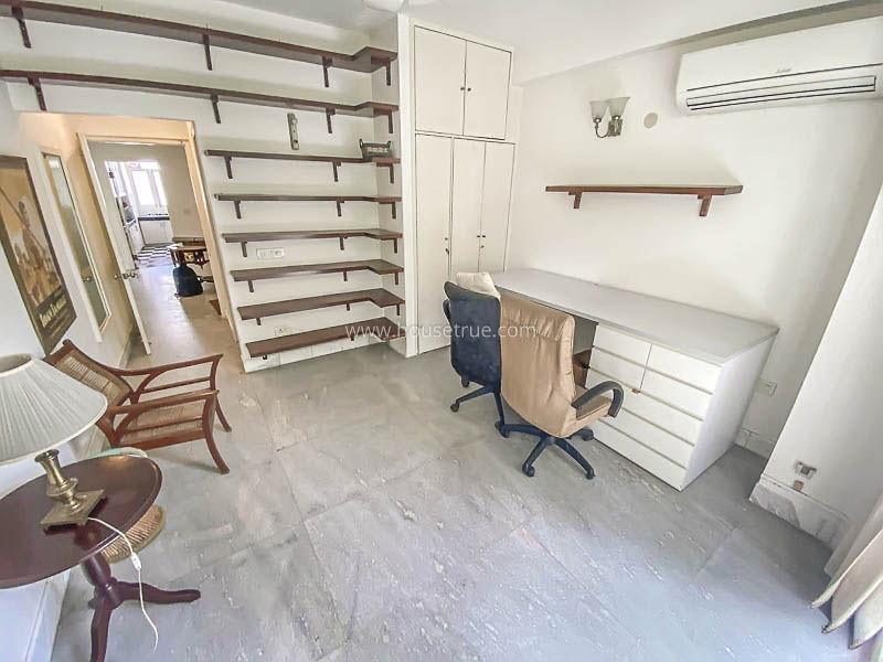 3 BHK Flat For Rent in Nizamuddin East