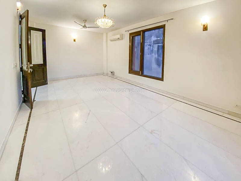 3 BHK Flat For Rent in Defence Colony