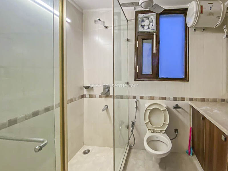 3 BHK Flat For Rent in Defence Colony