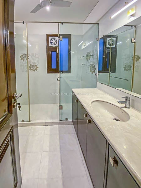 3 BHK Flat For Rent in Defence Colony