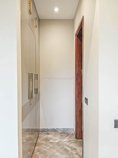 3 BHK Builder Floor For Rent in Defence Colony