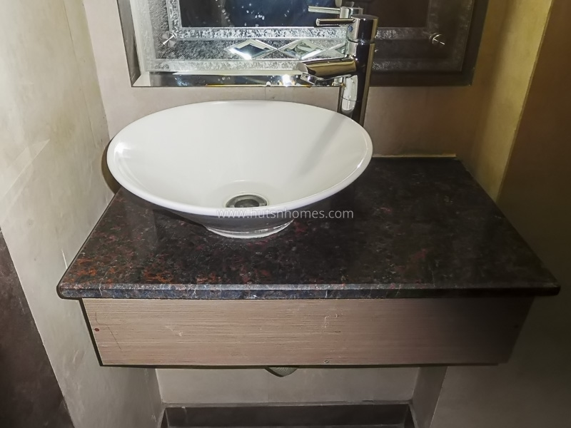 4 BHK Flat For Sale in Safdarjung Development Area