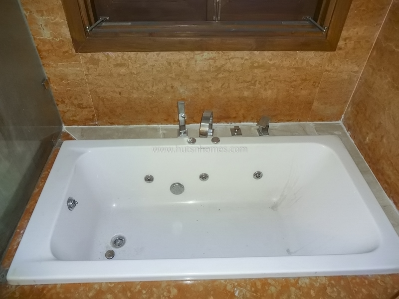 3 BHK Flat For Sale in Defence Colony