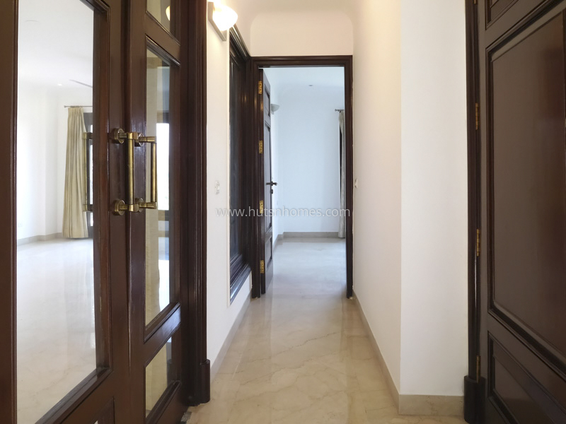 4 BHK Flat For Sale in Anand Niketan