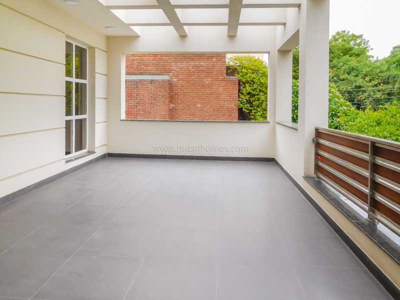 3 BHK Flat For Sale in Nizamuddin East
