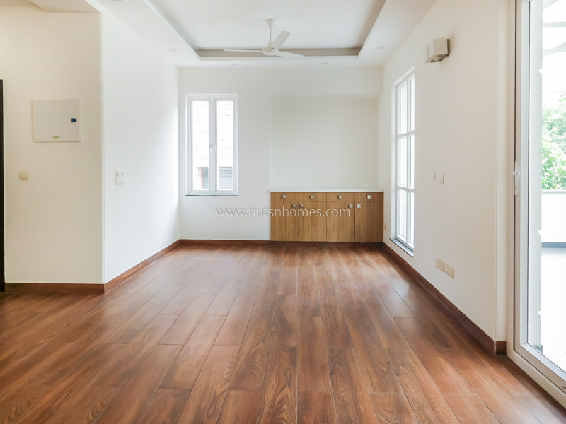 3 BHK Flat For Sale in Nizamuddin East
