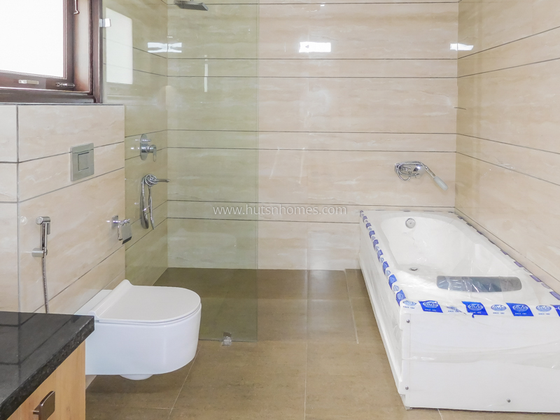 3 BHK Flat For Sale in Nizamuddin East