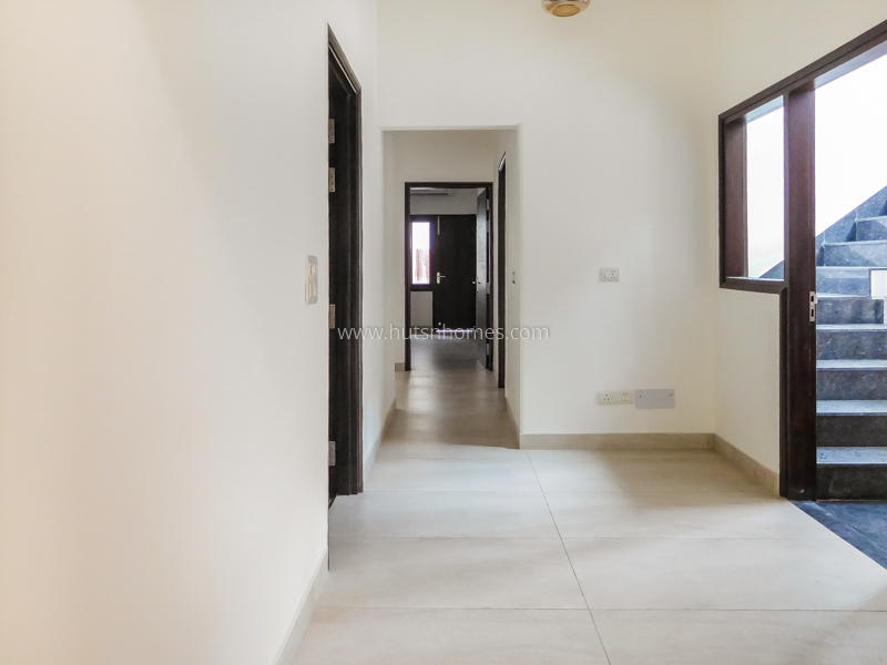 3 BHK Flat For Sale in Nizamuddin East