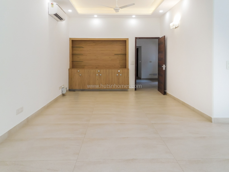3 BHK Flat For Sale in Nizamuddin East