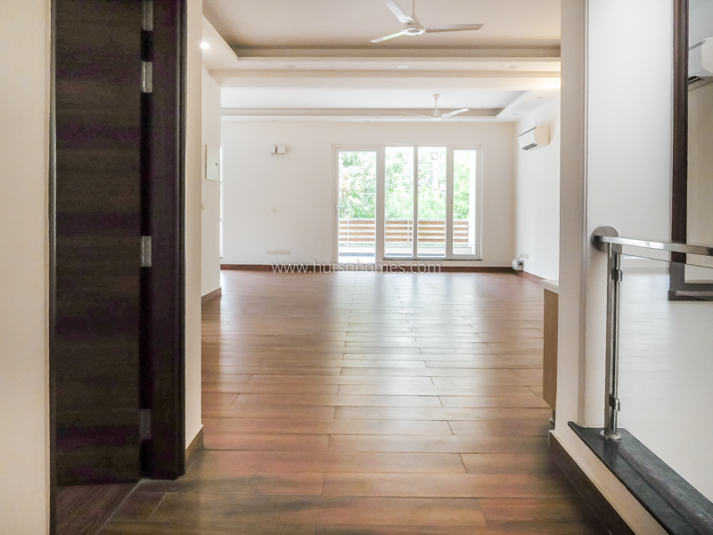 3 BHK Flat For Sale in Nizamuddin East
