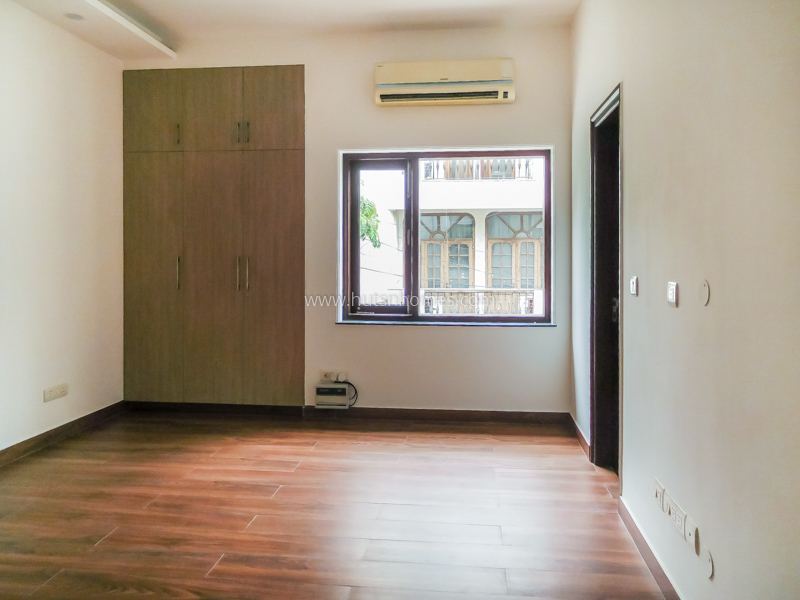 3 BHK Flat For Sale in Nizamuddin East