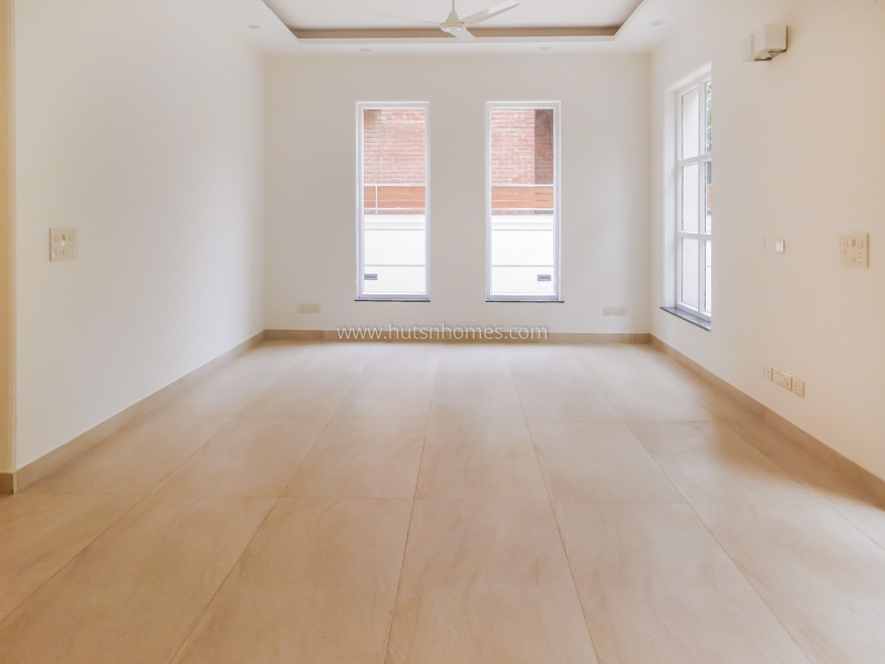 3 BHK Flat For Sale in Nizamuddin East